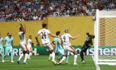 九游游戏-包含顶尖亚洲俱乐部足球赛事掀起狂热的词条