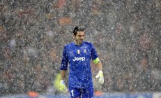 九游娱乐-封锁与破局，当波兰防线遇上阿尔及利亚之矛，梅西如何成为无形胜负手