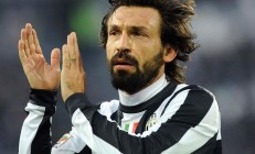 9you娱乐-绿茵场与硬木地，双线战场上的终极对决