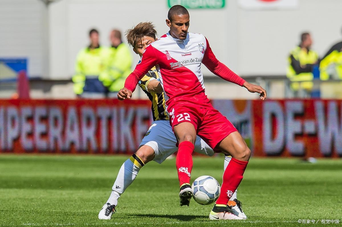 包含莱比锡红牛在比赛中表现出色，轻松获胜的词条