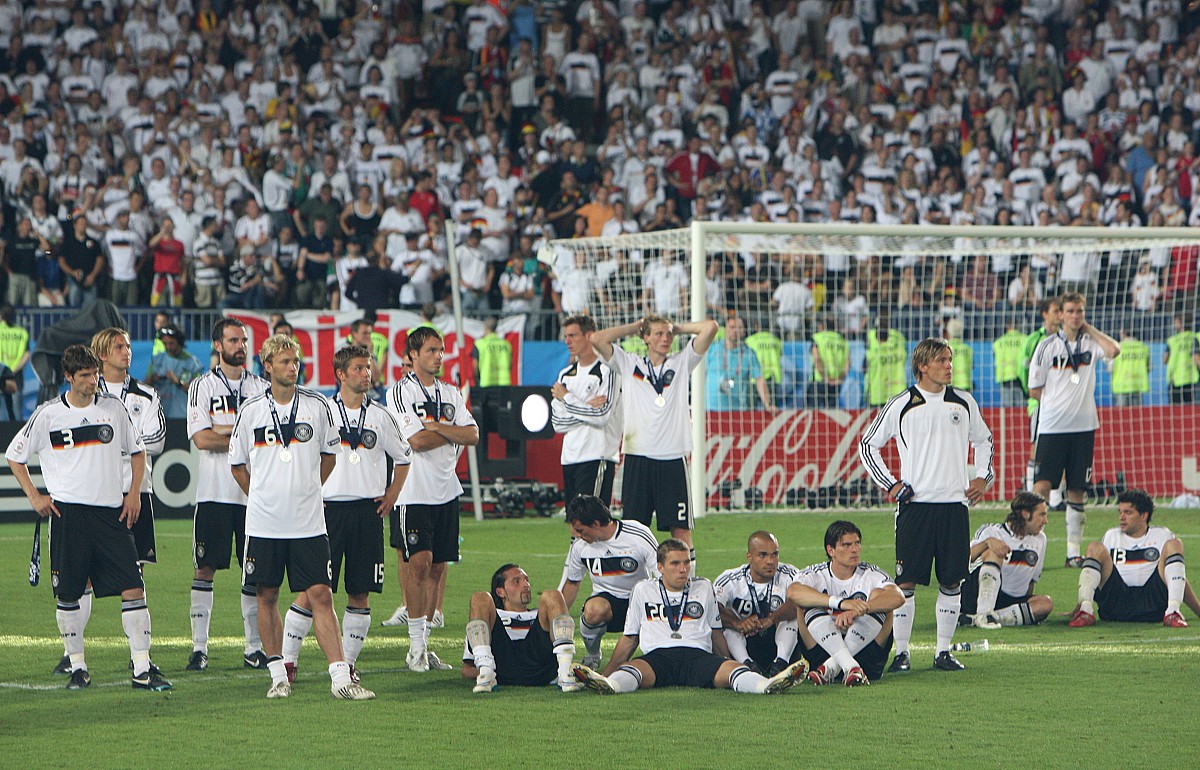 关于德国足球联赛一场场胜仗比分扭曲格局的信息 关于德国足球联赛一场场胜仗比分扭曲格局的信息