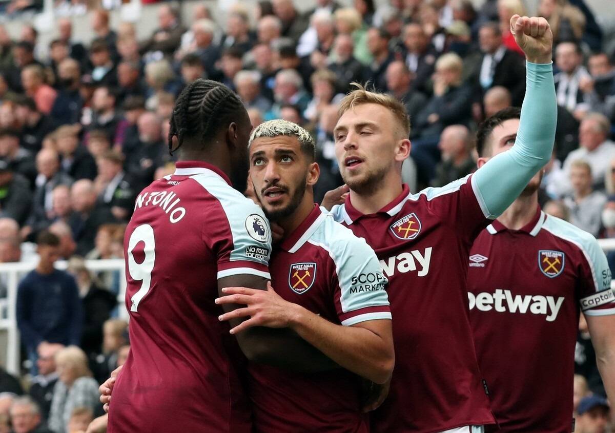 包含斯旺西城主场大胜西汉姆联,取得关键胜利的词条 包含斯旺西城主场大胜西汉姆联,取得关键胜利的词条