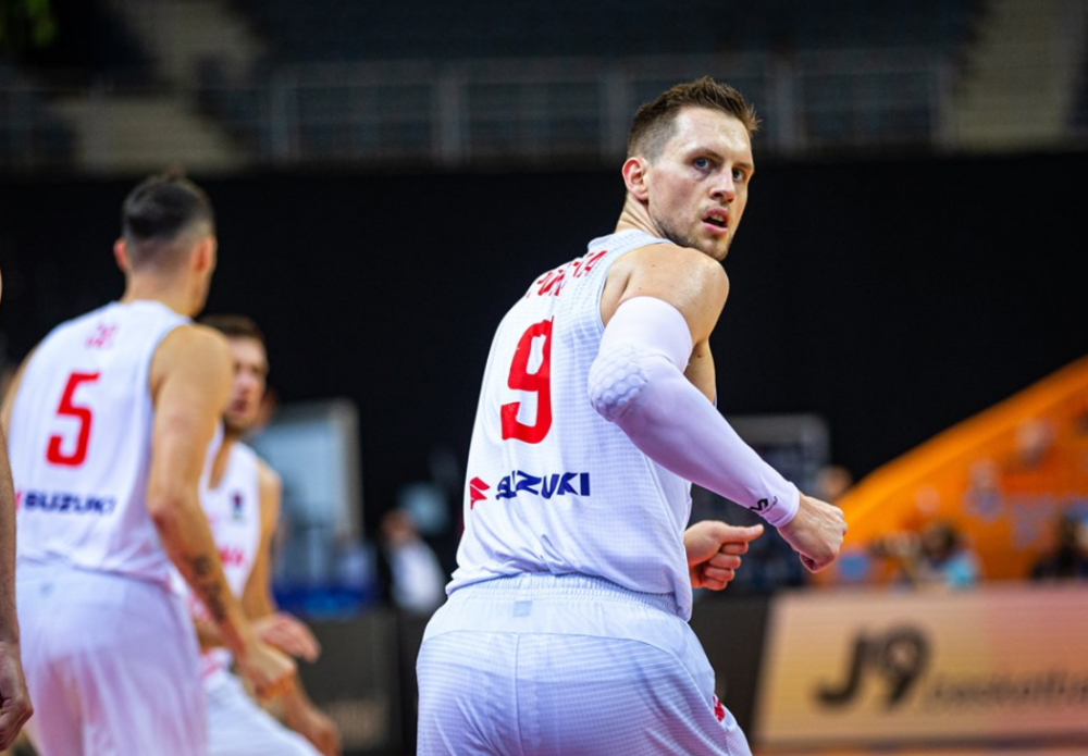 波兰客场大胜以色列，小组出线形势良好