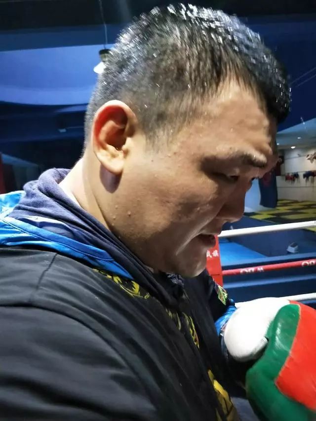 包含勇夺胜利，国家队高歌猛进勇攀巅峰的词条