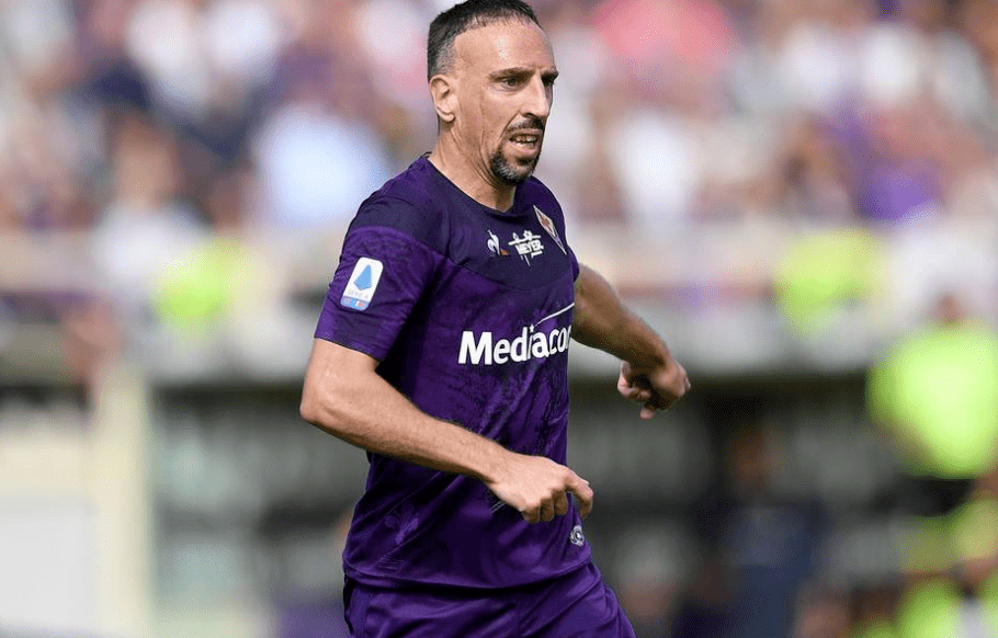 佛罗伦萨前锋连入两球，成为全队得分王的简单介绍