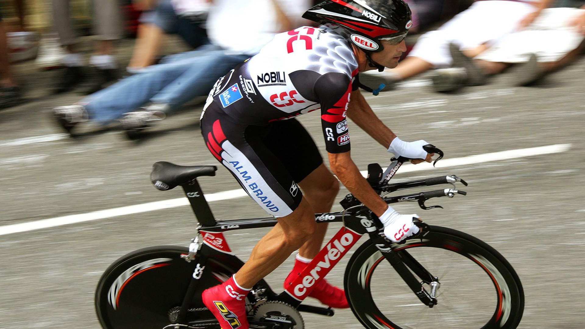 太阳粉碎76人，爱德华兹成为关键先生